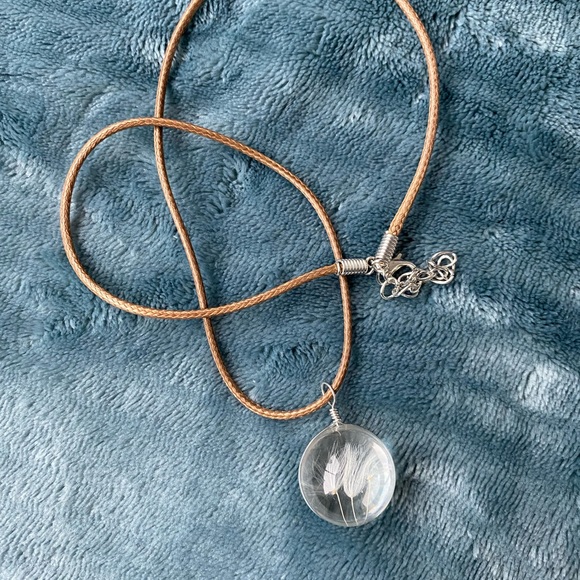 Dandelion Seed Three Wishes Necklace in Resin - Picture 1 of 5